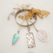 SMALL QUANTITY OF SILVER JEWELLERY, including Finnish sterling silver modernist pendant, suspended