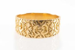 18CT GOLD ENGRAVED RING, ring size N, 2.6gms Provenance: private collection Ceredigion Comments: