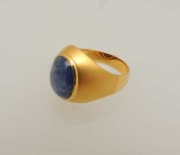 GENT'S 18CT GOLD CABOCHON SAPPHIRE RING, sapphire of approx. 14 x 11mms, marked 18k, size X, 12.1g