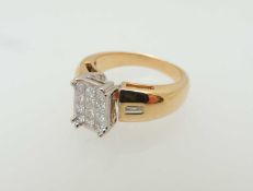 DIAMOND CLUSTER RING, set with twelve small princess cut diamonds in a pavé setting, shoulders