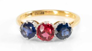 18CT GOLD & PLATINUM THREE STONE MULTI-GEM RING, set with central red gem stone flanked by two