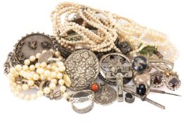 ASSORTED SILVER & JEWELLERY comprising simulated pearls, silver bangle, brooches, rings, pendants,