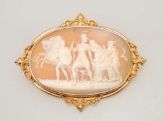 VICTORIAN CARVED SHELL CAMEO BROOCH c. 1880, detailed with a depiction of the eve of the battle