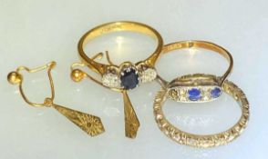 18CT GOLD SAPPHIRE & DIAMOND THREE-STONE RING, centred with an oval cut sapphire, approx. 0.5cts,