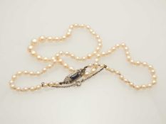 CULTURED PEARL SINGLE-STRAND NECKLACE, largest pearl 8mms (diam.), graduating in size to approx.