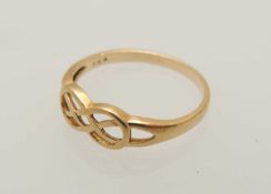 9CT GOLD CELTIC KNOT RING, size O, 1.5g Provenance: private collection Flintshire Please note: