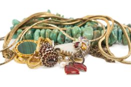 ASSORTED JEWELLERY comprising pair of sterling silver enamel and pearl Swedish earrings, pair of 9ct