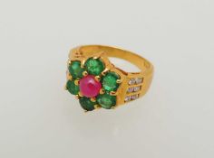 18CT GOLD CABOCHON RUBY, EMERALD & DIAMOND CLUSTER RING, central ruby bordered with six round-cut