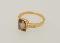 18CT GOLD DIAMOND & GEM SET DRESS RING, light damson colour rectangular cut stone, flanked by