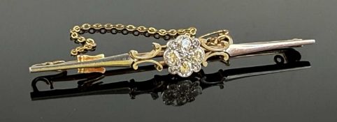 DIAMOND CLUSTER BAR BROOCH, set with four old round-cut diamonds with five smaller round diamonds,