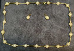 9CT GOLD BAR LINK & CULTURED PEARL NECKLACE, the pearls approx. 6mms (diam.) with a lobster claw