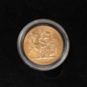 THE QUEEN ELIZABETH II GOLD SOVEREIGN, 1957, 8.0gms, boxed with London Mint Office Certificate of