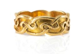 18CT PURE WELSH GOLD CELTIC RING, stamped 'AUR', 'CYMRU' & '750', ring size L, 5.1gms in Aur Cymru