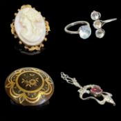 SMALL PARCEL OF DECORATIVE JEWELLERY, including a 9ct gold mounted carved cameo brooch, 35 x