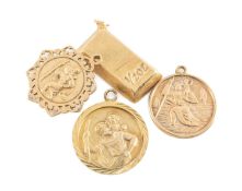 GROUP OF YELLOW METAL JEWELLERY comprising ingot stamped '1/2 oz', three yellow metal St Christopher