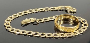 18CT GOLD CHASED WEDDING RING, size K-L, 2.2gms and a 9ct flat curb-link bracelet, 19cms (l), 3.5gms