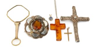 ASSORTED JEWELLERY, including Scottish agate and cairngorm silver brooch, silver filigree