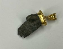 MUSÉON ART ANTIQUE ROMAN BRONZE HAND PENDANT, modern mounted in 21ct gold, 35mms drop, with