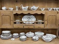WEDGWOOD KUTANI CRANE CHINA DINNER AND TEA SERVICE, approx. 80 pieces Provenance: private collection