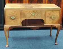 WALNUT KNEEHOLE DRESSING TABLE, 80 (h) x 108 (w) x 50cms (d) Provenance: private collection