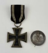 WWI IMPERIAL GERMAN IRON CROSS, Second Class 1914, with a white metal 'Services Rendered for King
