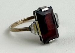 ART DECO STYLE 9CT GOLD & GARNET RING, size O, 2.5g