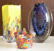 AMENDED DESCRIPTION: DECORATIVE 20TH CENTURY GLASSWARE, including a Murano handkerchief bowl,