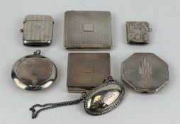 ASSORTED SILVER BIJOUTERIE, early 20th century, including octagonal powder compact with Art