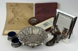 COLLECTABLES & EPHEMERA, including collection of spy Vanity Fair plates (unframed); Cash's bookmark,