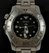 SEIKO KINETIC DIVER'S 200 WRISTWATCH, stainless steel case, black dial with date aperture,