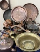 ASSORTED KITCHENALIA & METALWARE, 19th century and later, including circular copper kettle, the