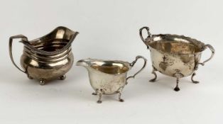 SMALL SILVER COLLECTABLES GROUP, comprising oval sugar basin and cream jug with wavy rim, acanthus