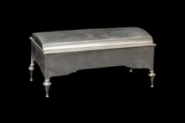 GEORGE V SILVER JEWELLERY BOX, Charles & Richard Comyns, London 1919, rectangular, channel domed