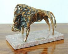 BRIAN BURGESS (b. 1935) POLISHED BRONZE SCULPTURE OF A BULL, on a stained marble base, 35 x 25.
