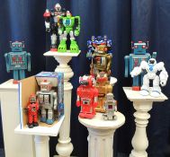 COLLECTION VINTAGE & LATER ROBOT TOYS including small silvered SY (Japan) example, 17cms, two