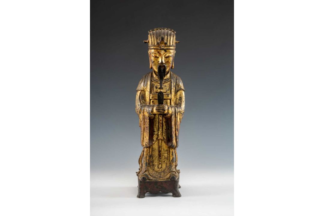 MING DYNASTY GILT LACQUERED BRONZE FIGURE OF AN OFFICIAL, late 17th C, standing in flowing robes - Image 1 of 9