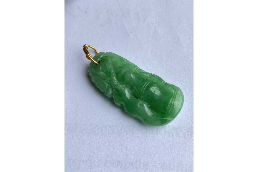 CHINESE JADEITE PENDANT & RATTAN BANGLE, pendant carved as a bamboo stem, apple green tone, yellow - Image 7 of 19