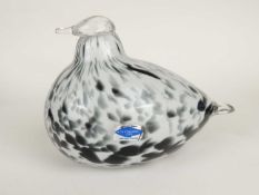 OIVA TOIKKA (1931-2019) FOR IITTALA, FINLAND: BLACK & WHITE GLASS BIRD, signed, 14.5cms (h)