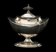 EDWARD VII SILVER TEA CADDY, London 1907, oval boat form on socle base, hinged lid, 13cms w, 7ozt