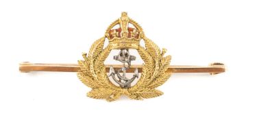 14CT GOLD & ENAMEL ROYAL NAVY SWEETHEART BROOCH, 5.2g in fitted The Northern Goldsmiths Co Newcastle