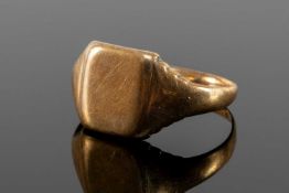 9CT GOLD GENT'S UNINSCRIBED SIGNET RING, size R, 5.8g Provenance: deceased estate Cheshire
