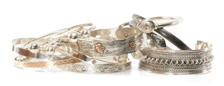 EGYPTIAN NIELLO SILVER SERPENT BANGLE, cuff size 70mms, six further sterling silver bangles, and