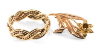 CLOGAU 9CT GOLD RING & BROOCH, ring in woven rope twist design, 3.0g, ring size O, brooch as a