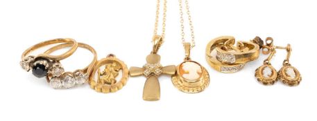 ASSORTED 9CT GOLD JEWELLERY, comprising St Christopher pendant, pair diamond set hoop earrings,