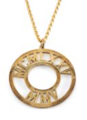 9CT GOLD CIRCLE LINK CHAIN, 70cms long, 13.5g, stamped '375', with silver gilt Roman numeral pendant
