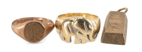 14CT GOLD ELEPHANT SIGNET RING, ring size P, 8,2g; together with 9ct gold initialled signet ring,