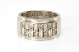 18K WHITE GOLD & DIAMOND GENT'S RING, collet set with double row of alternating princess and