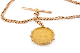 VICTORIAN GOLD SOVEREIGN, 1900, veiled head, in 9ct gold pendant mount on 9ct gold curb link