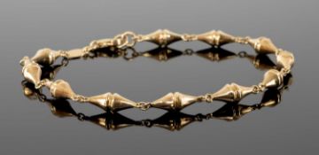 9CT GOLD HOLLOW CONE LINKED BRACELET, 18.5cms (l), 2.5g Provenance: private collection Wrexham