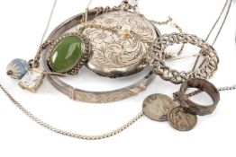 ASSORTED SILVER JEWELLERY, including locket on chain, jasperware pendant on chain, cased broad